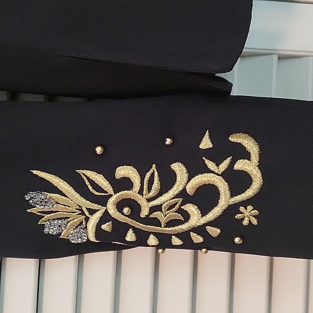 Blazer - Picture 2 of 6